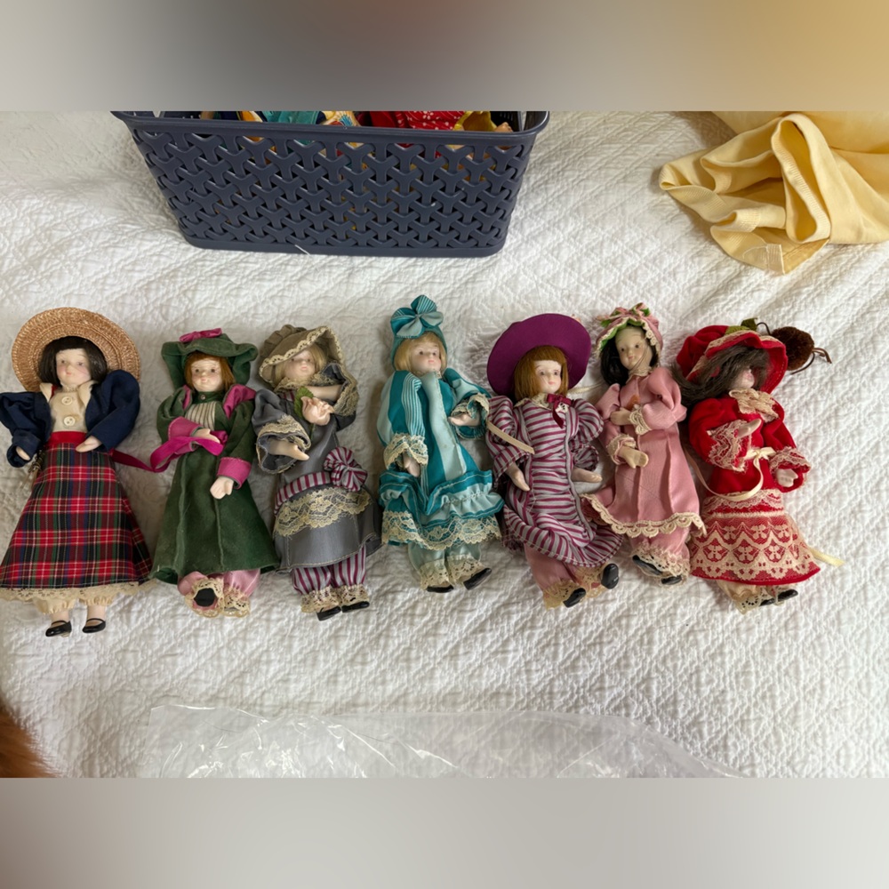LOT Set of 7 Danbury Mint Gibson Girls Dolls Diary Fur Puff